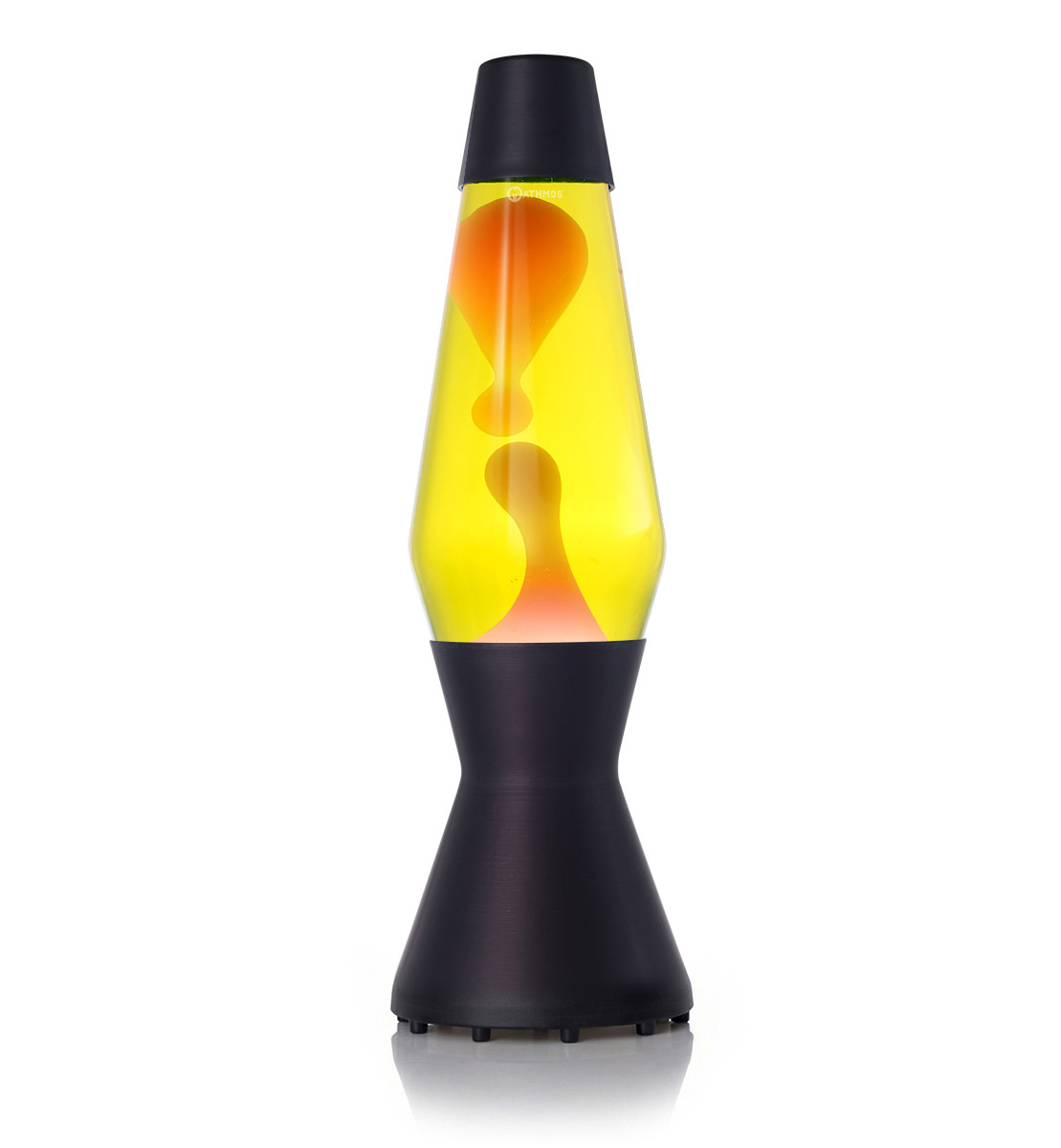 Lampe à lave Mathmos Astro avec lave orange et liquide jaune dans un corps noir sur fond blanc