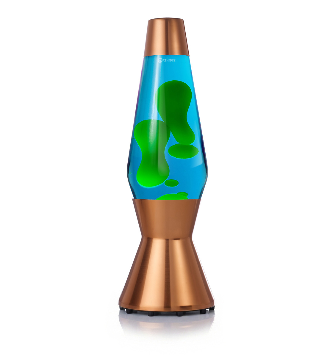 Lampe à lave Mathmos Astro avec lave verte et liquide bleu dans un corps couleur cuivre sur fond blanc