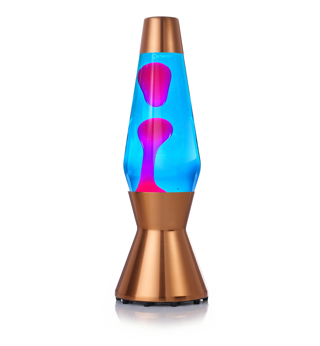 Lampe à lave Mathmos Astro avec lave rose et liquide bleu dans un corps couleur cuivre sur fond blanc