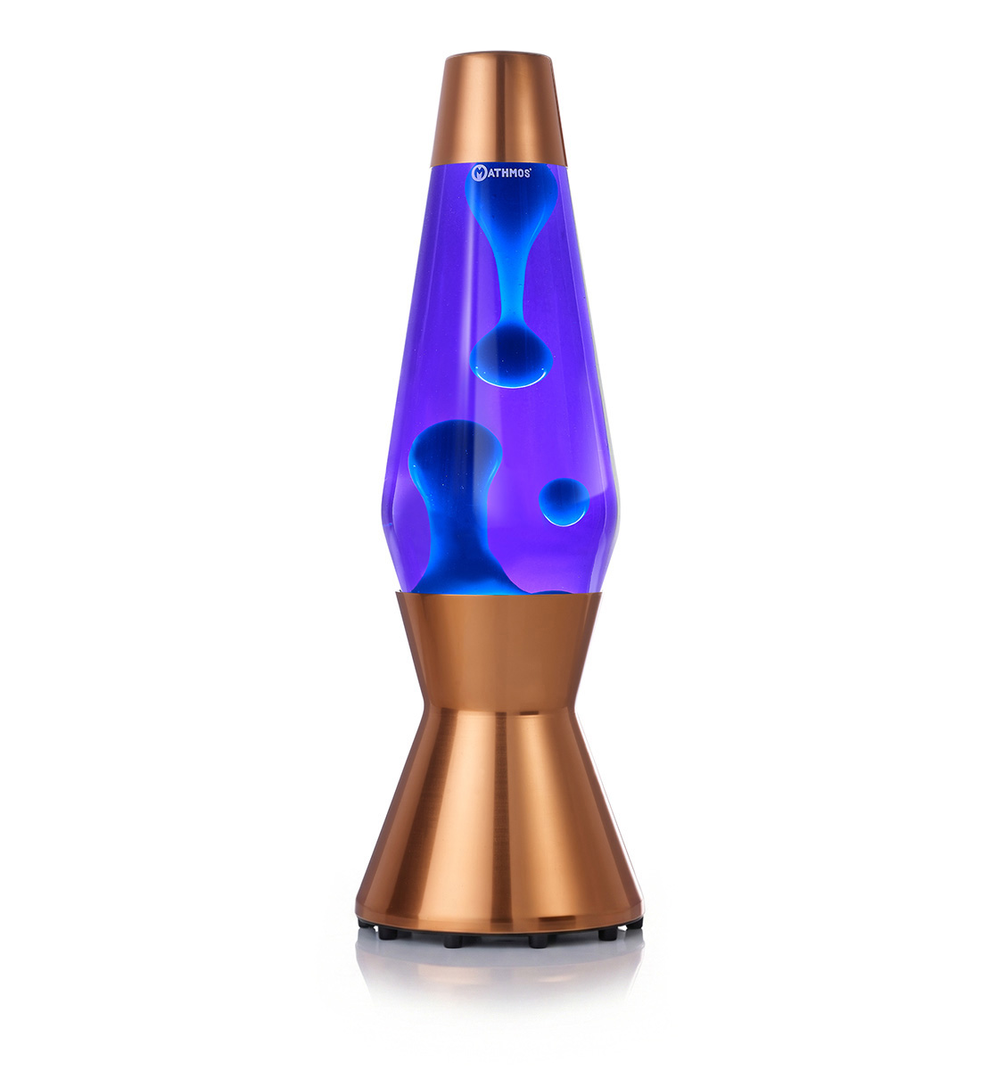 Lampe à lave Mathmos Astro avec lave bleue et liquide violet dans un corps couleur cuivre sur fond blanc