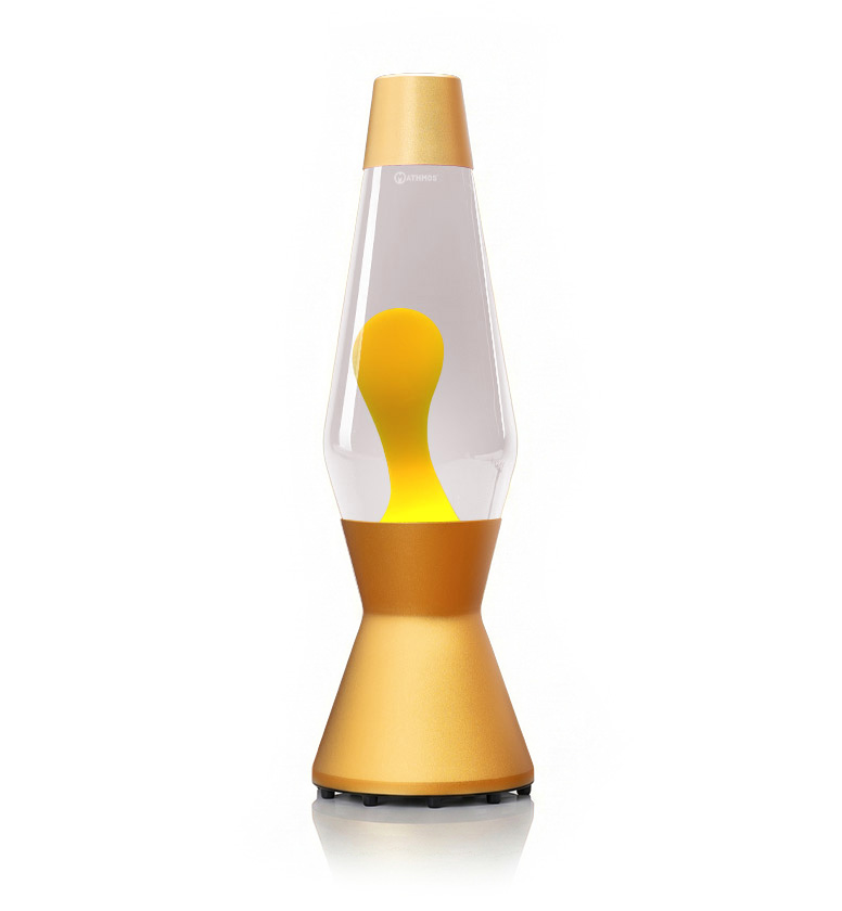 Lampe à lave dorée Mathmos Astro avec liquide transparent et lave jaune sur fond blanc