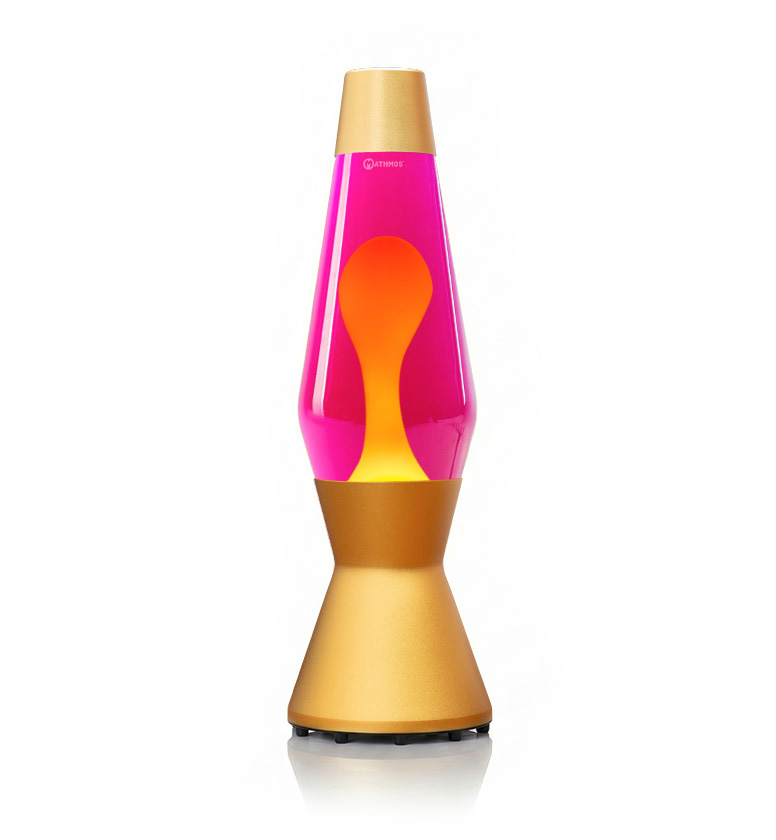 Lampe à lave dorée Mathmos Astro avec liquide rose et lave orange sur fond blanc