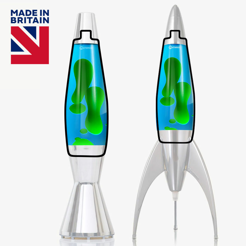 Deux lampes à lave Mathmos Astrobaby et Telstar avec liquide bleu et lave verte dans des corps transparents sur fond blanc