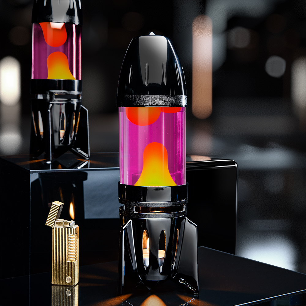 Lampe à lave à bougie noire Mathmos Fireflow avec liquide rose et lave jaune sur fond sombre