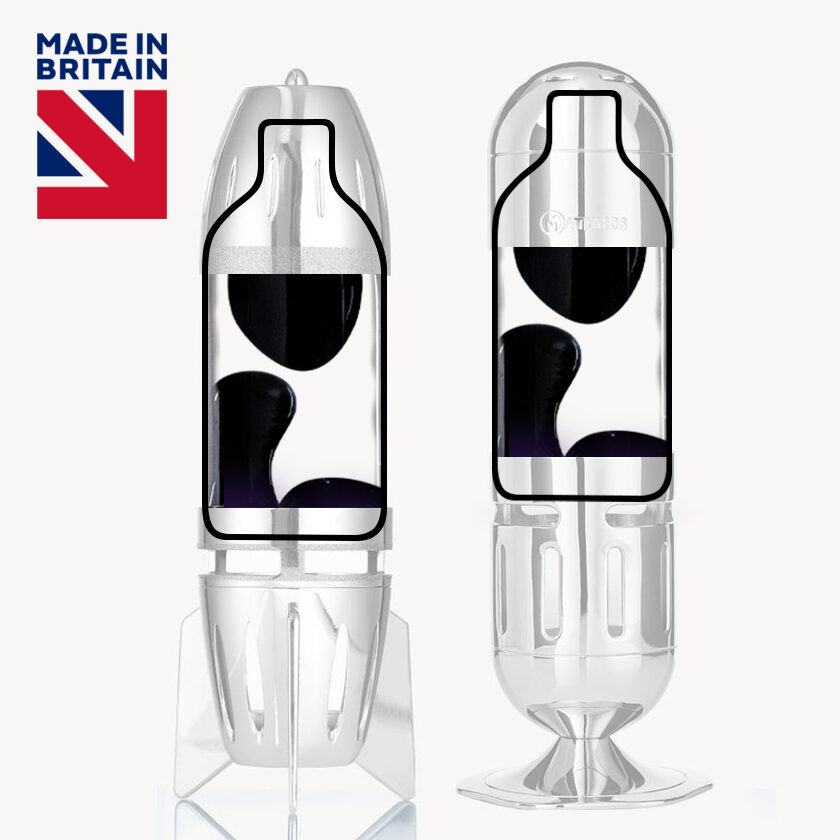 Bouteille de lampe à lave Mathmos transparente avec lave noire, représentée dans les contours des modèles Fireflow et Telstar avec le logo « Made in Britain »