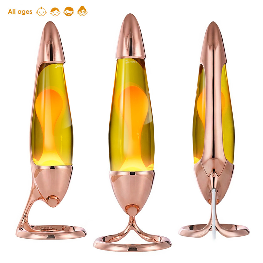 Lampe à lave Mathmos Neo avec corps couleur cuivre, liquide jaune et lave orange, vue sous plusieurs angles sur fond blanc