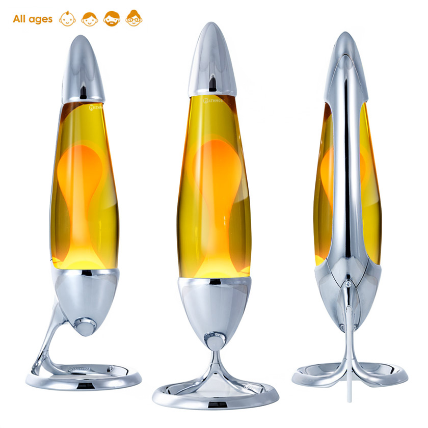 Lampe à lave Mathmos Neo avec corps argenté, liquide jaune et lave orange, vue sous plusieurs angles sur fond blanc