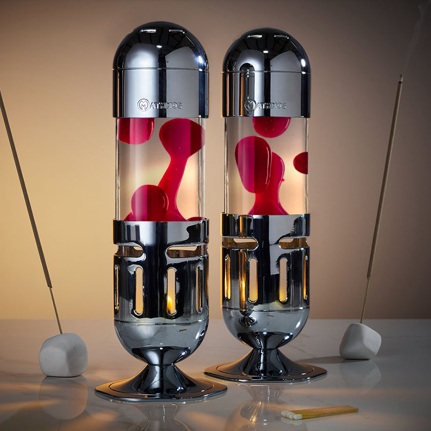 Deux lampes à lave à bougie Mathmos Pod chromées avec liquide transparent et lave rouge et encens, lampe à lave romantique