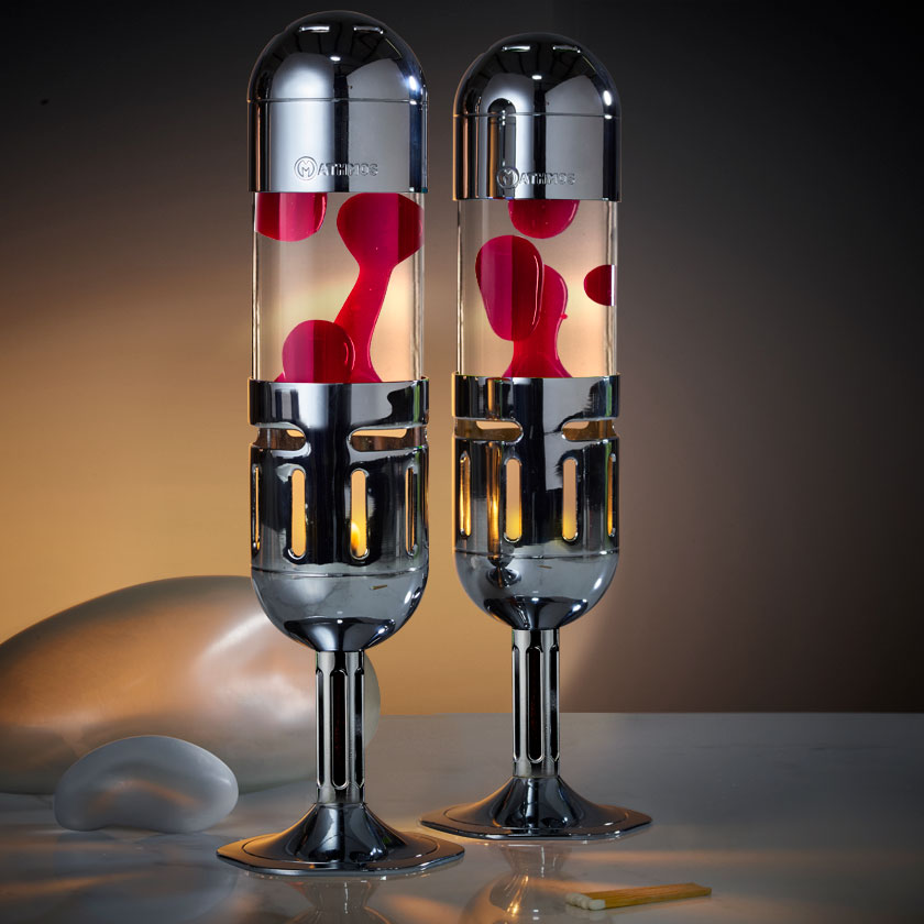 Deux lampes à lave à bougie Mathmos Pod chromées avec liquide transparent et lave rouge, lampe à lave unique