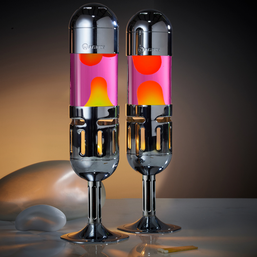 Deux lampes à lave à bougie Mathmos Pod chromées avec liquide rose et lave jaune, lampe à lave unique